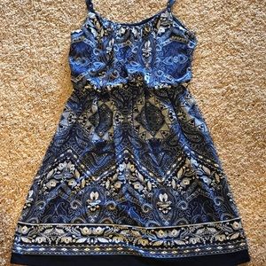 Blue and white patterned dress, small